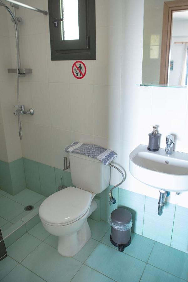 Eri Rooms To Let Raches  ภายนอก รูปภาพ