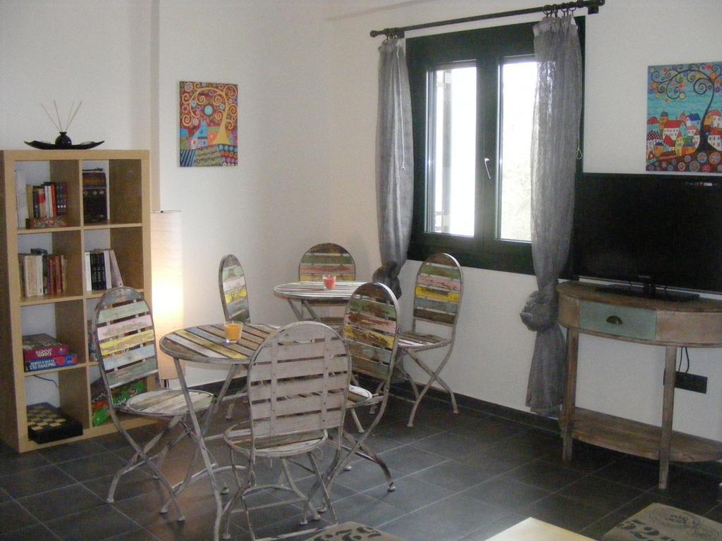 Eri Rooms To Let Raches  ภายนอก รูปภาพ