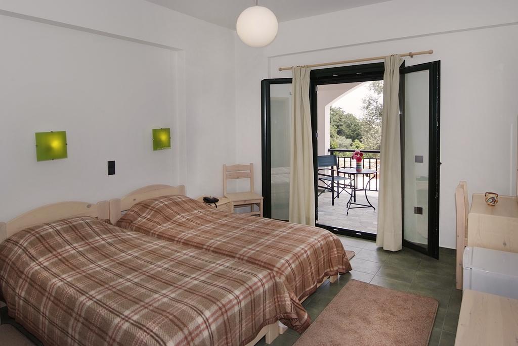 Eri Rooms To Let Raches  ภายนอก รูปภาพ